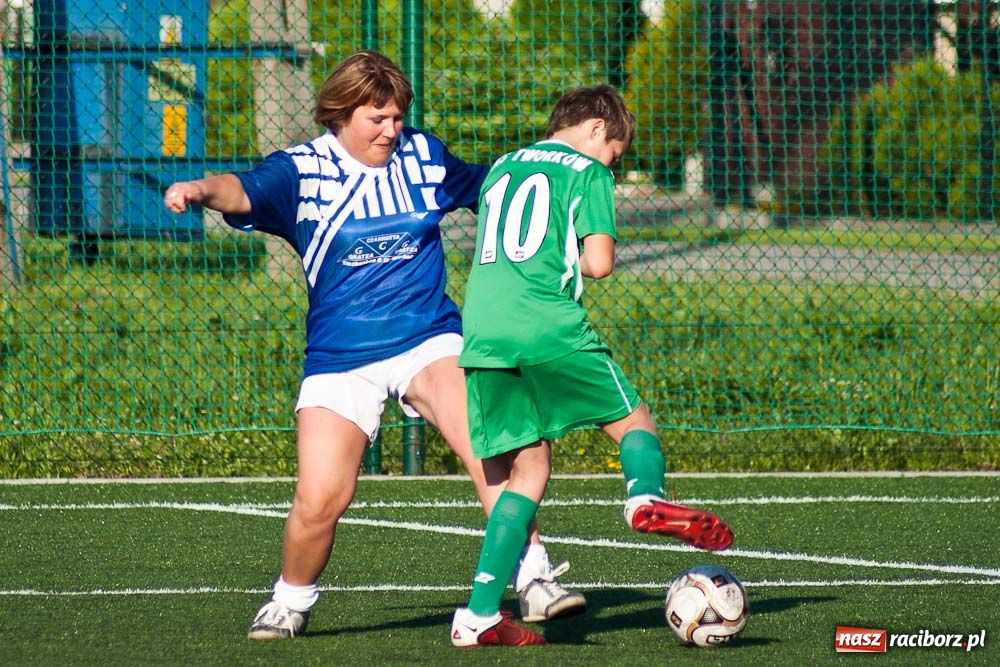 Zdjęcie w galerii na portalu naszraciborz.pl: Rodzice przegrali po rzutach karnych wiadomości z regionu