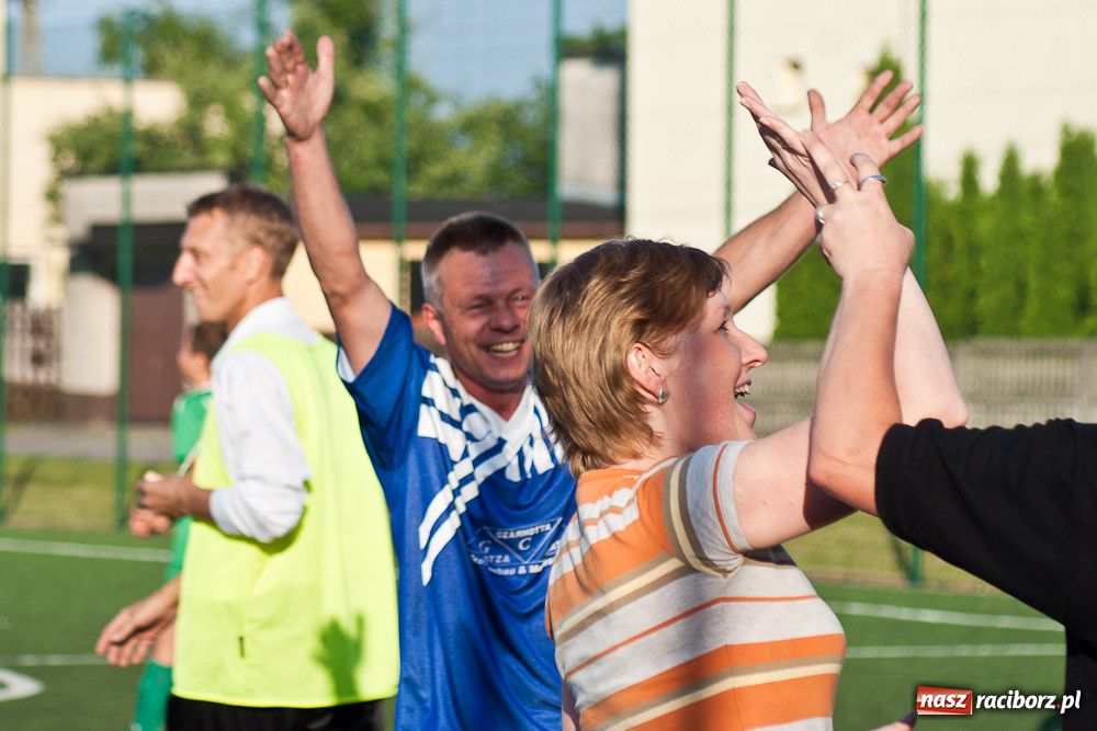 Zdjęcie w galerii na portalu naszraciborz.pl: Rodzice przegrali po rzutach karnych wiadomości z regionu