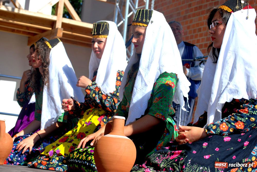 Zdjęcie w galerii na portalu naszraciborz.pl: Zamek kolorowy folklorem wiadomości z regionu