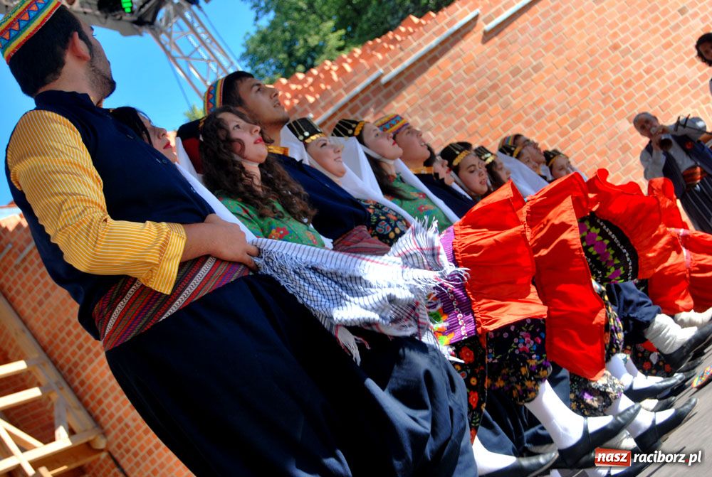 Zdjęcie w galerii na portalu naszraciborz.pl: Zamek kolorowy folklorem wiadomości z regionu