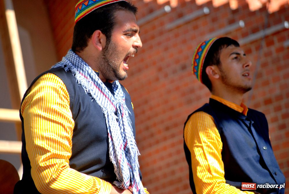 Zdjęcie w galerii na portalu naszraciborz.pl: Zamek kolorowy folklorem wiadomości z regionu