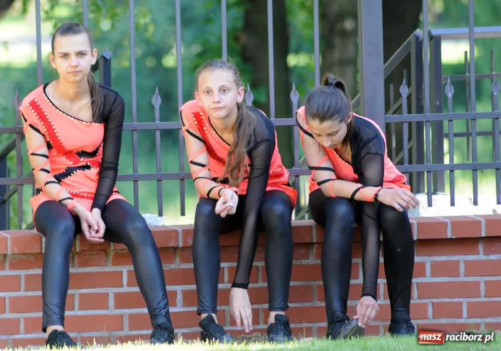 Zdjęcie w galerii na portalu naszraciborz.pl: Zamek kolorowy folklorem wiadomości z regionu