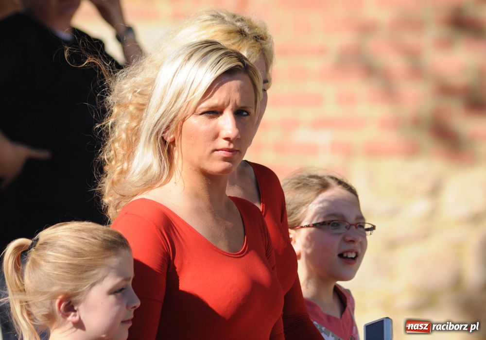 Zdjęcie w galerii na portalu naszraciborz.pl: Zamek kolorowy folklorem wiadomości z regionu