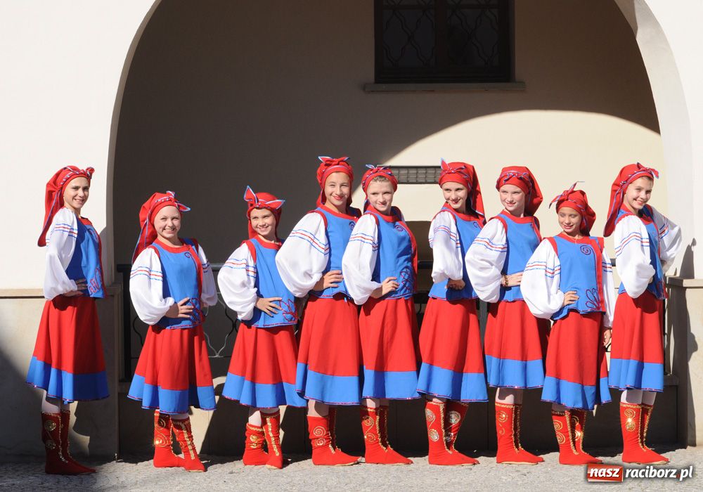 Zdjęcie w galerii na portalu naszraciborz.pl: Zamek kolorowy folklorem wiadomości z regionu