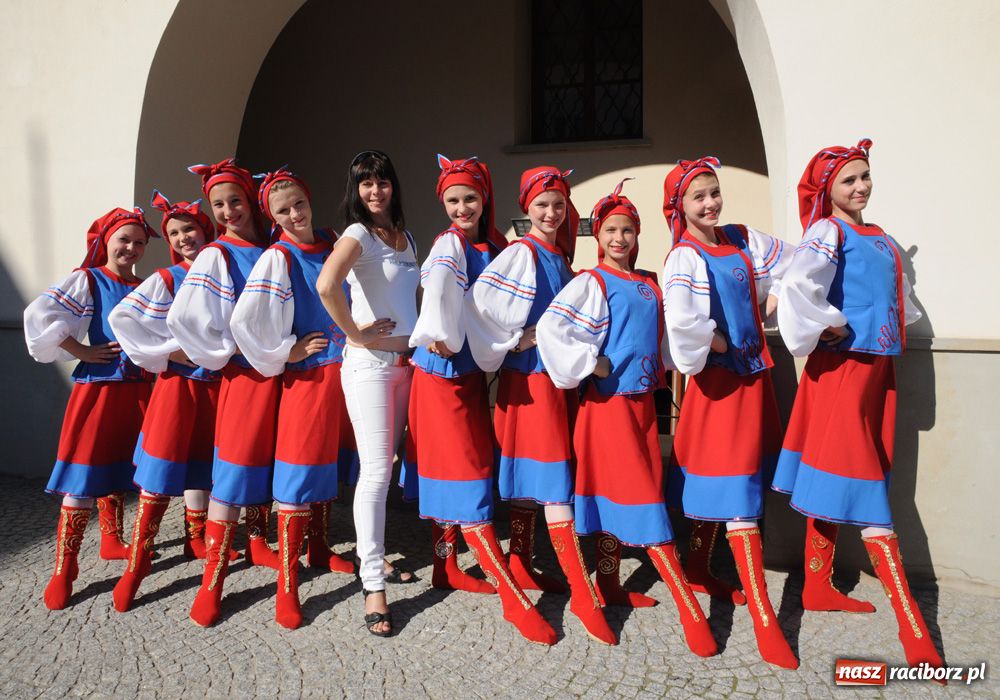 Zdjęcie w galerii na portalu naszraciborz.pl: Zamek kolorowy folklorem wiadomości z regionu