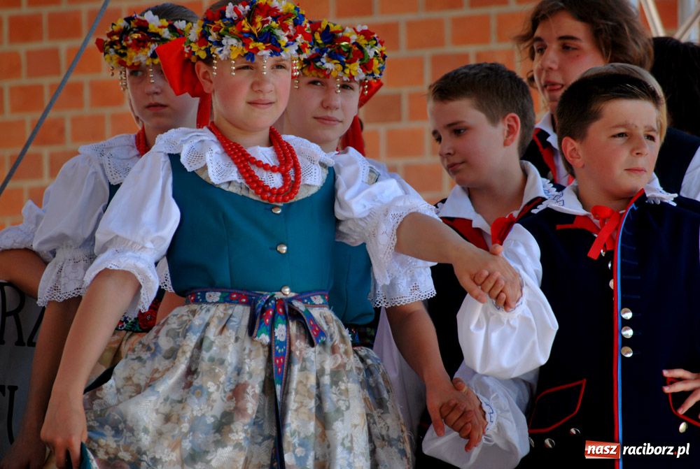 Zdjęcie w galerii na portalu naszraciborz.pl: Zamek kolorowy folklorem wiadomości z regionu