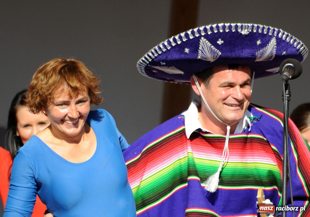 Zdjęcie w galerii na portalu naszraciborz.pl: Zamek kolorowy folklorem wiadomości z regionu