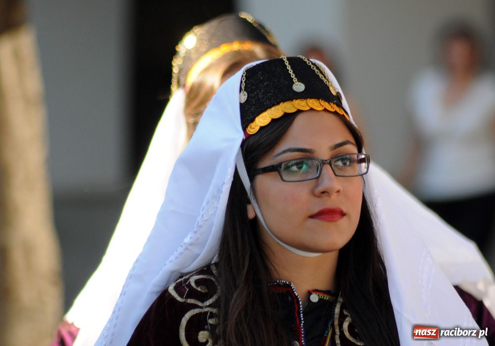 Zdjęcie w galerii na portalu naszraciborz.pl: Zamek kolorowy folklorem wiadomości z regionu