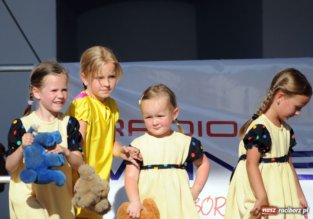 Zdjęcie w galerii na portalu naszraciborz.pl: Zamek kolorowy folklorem wiadomości z regionu