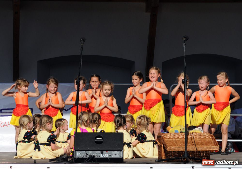 Zdjęcie w galerii na portalu naszraciborz.pl: Zamek kolorowy folklorem wiadomości z regionu