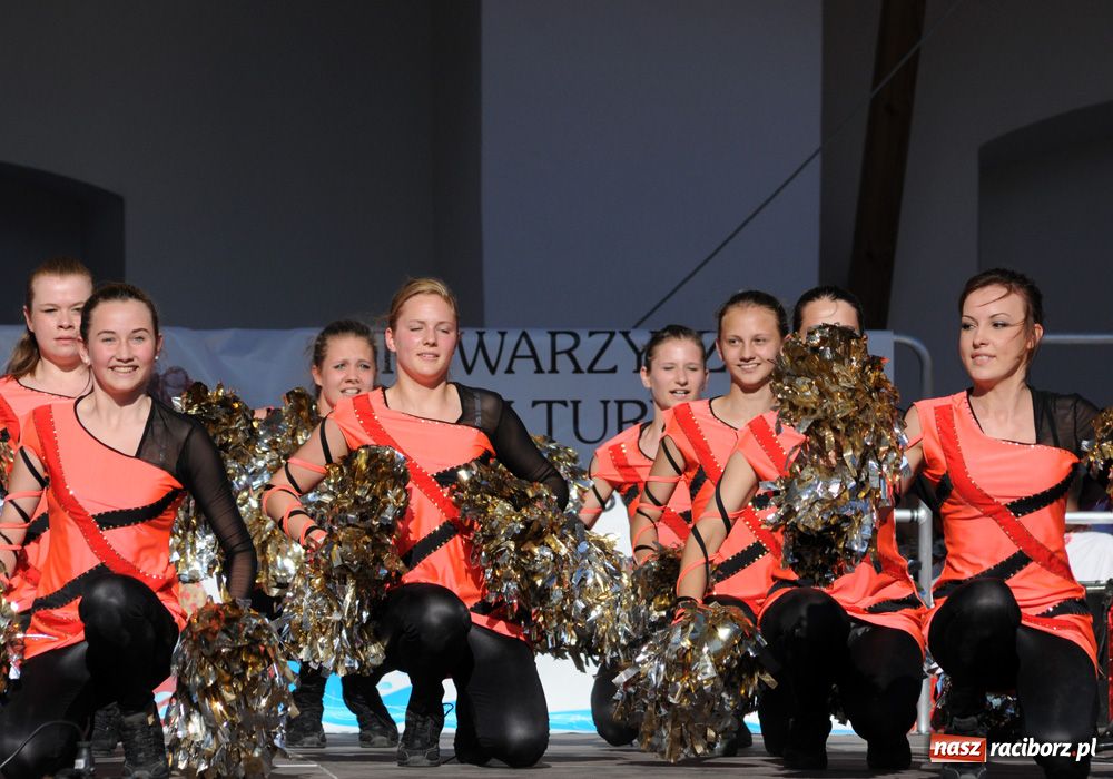 Zdjęcie w galerii na portalu naszraciborz.pl: Zamek kolorowy folklorem wiadomości z regionu