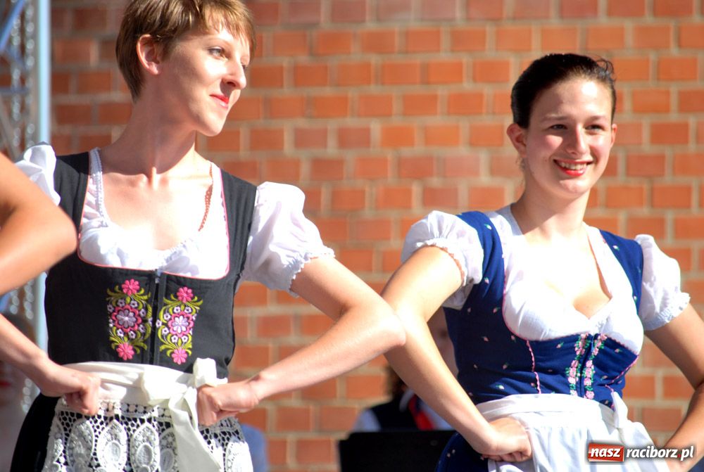 Zdjęcie w galerii na portalu naszraciborz.pl: Zamek kolorowy folklorem wiadomości z regionu