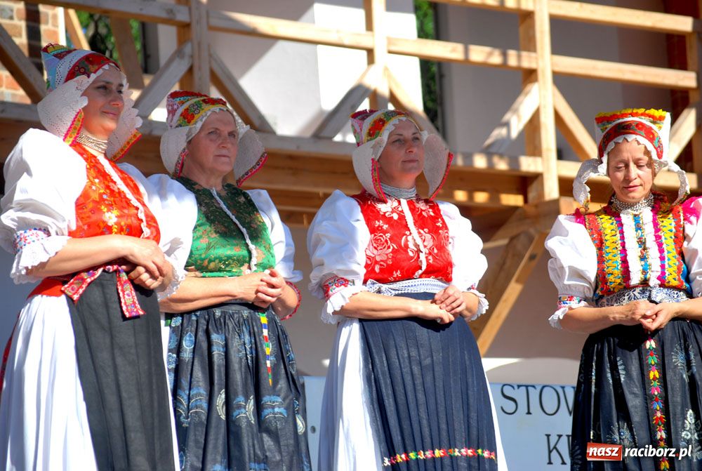 Zdjęcie w galerii na portalu naszraciborz.pl: Zamek kolorowy folklorem wiadomości z regionu