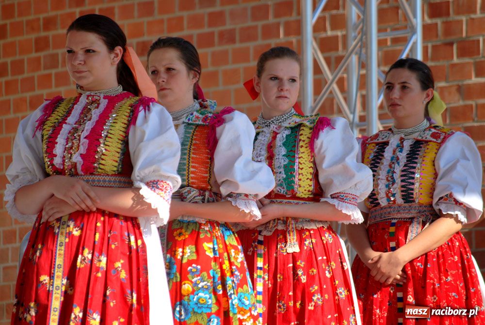 Zdjęcie w galerii na portalu naszraciborz.pl: Zamek kolorowy folklorem wiadomości z regionu