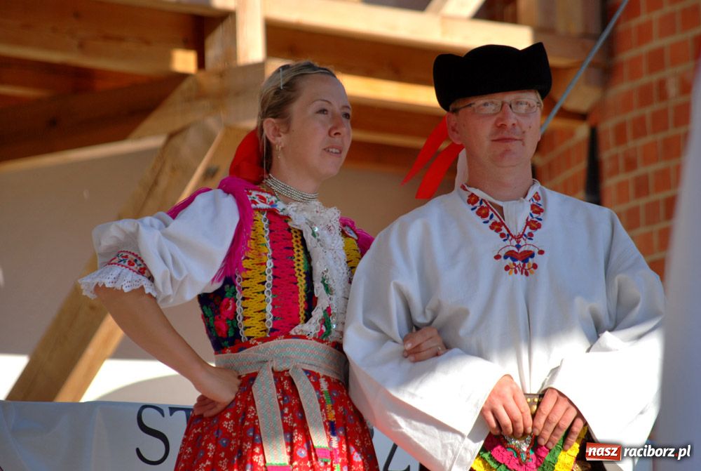 Zdjęcie w galerii na portalu naszraciborz.pl: Zamek kolorowy folklorem wiadomości z regionu