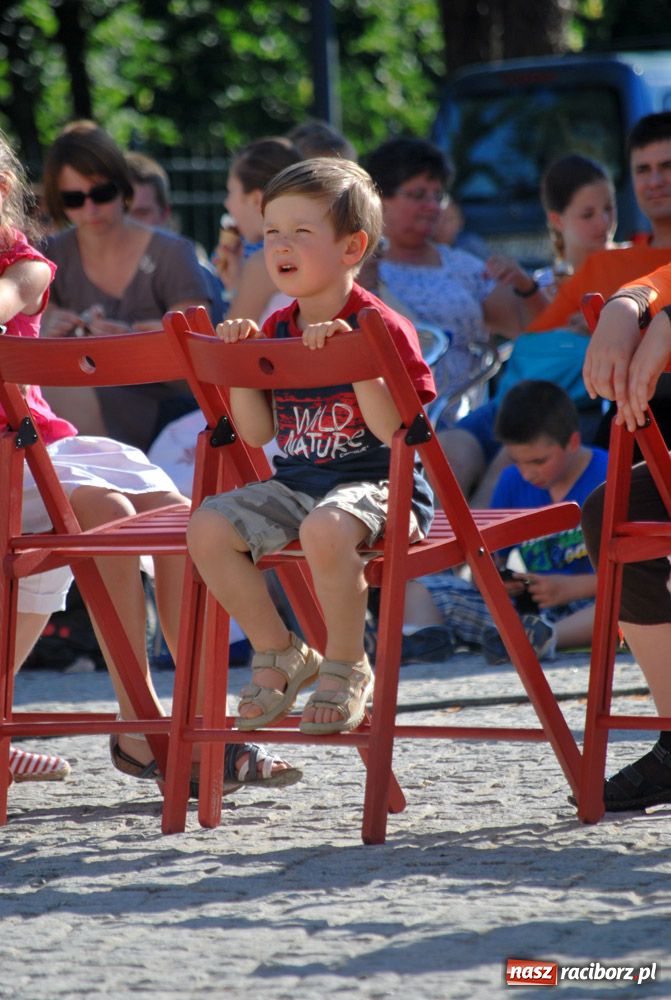 Zdjęcie w galerii na portalu naszraciborz.pl: Zamek kolorowy folklorem wiadomości z regionu