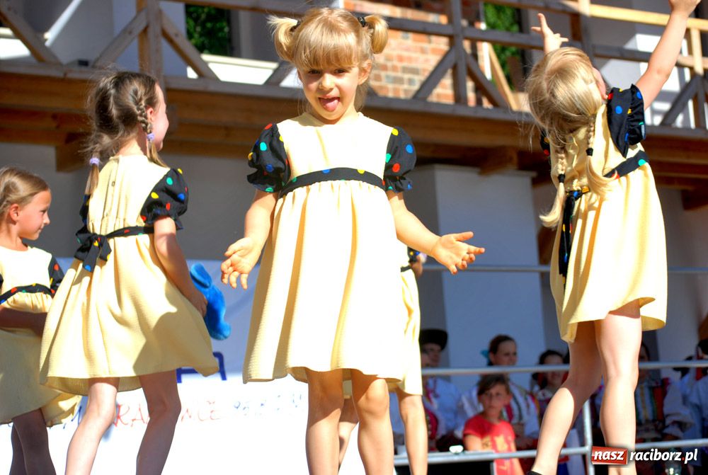 Zdjęcie w galerii na portalu naszraciborz.pl: Zamek kolorowy folklorem wiadomości z regionu