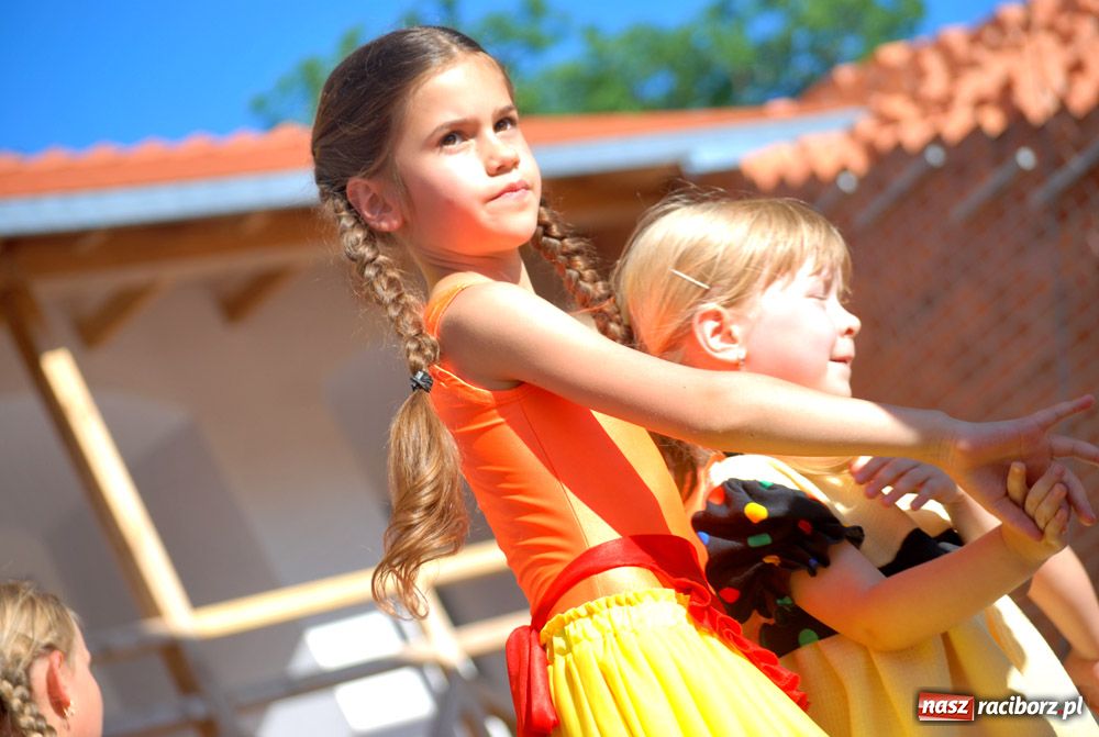Zdjęcie w galerii na portalu naszraciborz.pl: Zamek kolorowy folklorem wiadomości z regionu