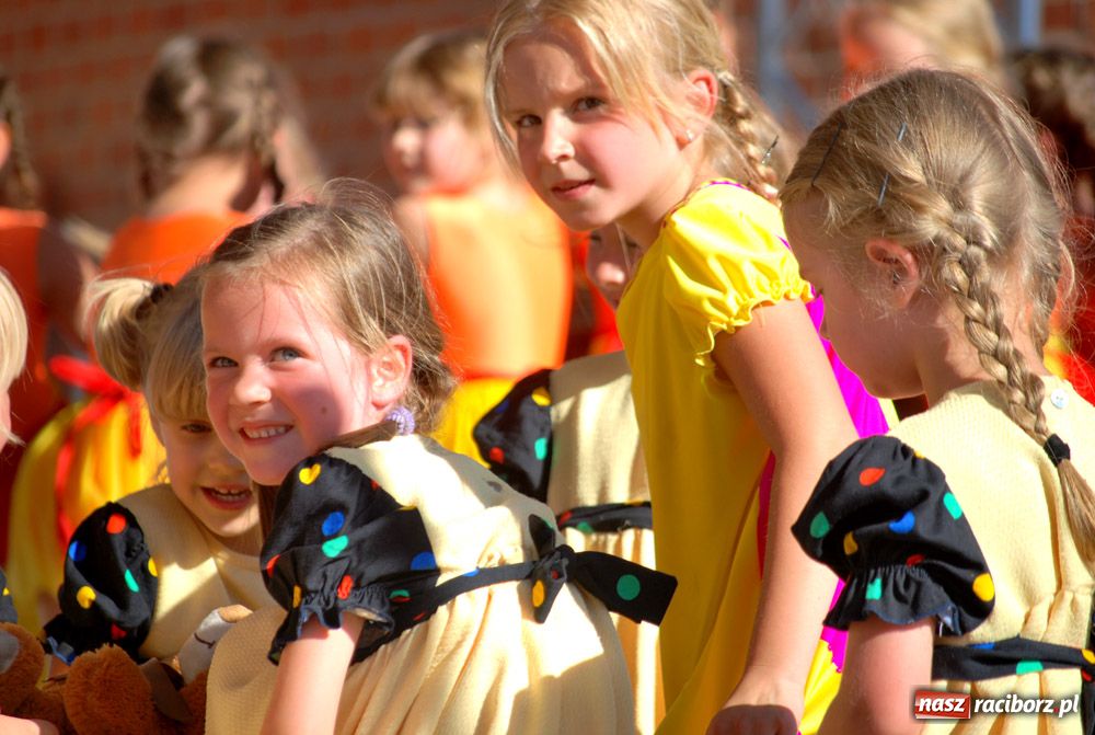 Zdjęcie w galerii na portalu naszraciborz.pl: Zamek kolorowy folklorem wiadomości z regionu