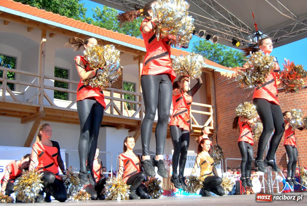 Zdjęcie w galerii na portalu naszraciborz.pl: Zamek kolorowy folklorem wiadomości z regionu