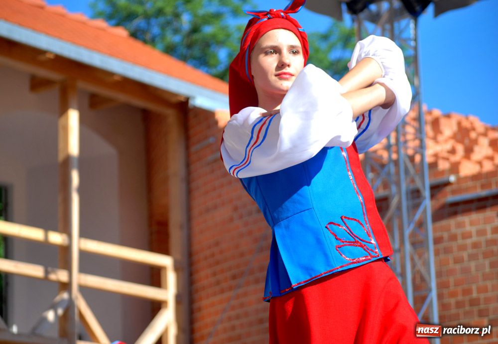 Zdjęcie w galerii na portalu naszraciborz.pl: Zamek kolorowy folklorem wiadomości z regionu