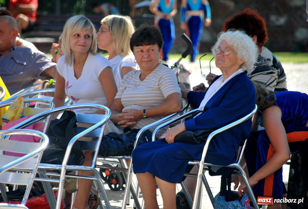 Zdjęcie w galerii na portalu naszraciborz.pl: Zamek kolorowy folklorem wiadomości z regionu