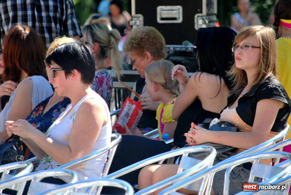 Zdjęcie w galerii na portalu naszraciborz.pl: Zamek kolorowy folklorem wiadomości z regionu