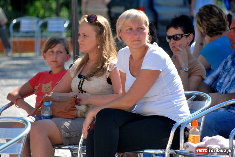 Zdjęcie w galerii na portalu naszraciborz.pl: Zamek kolorowy folklorem wiadomości z regionu