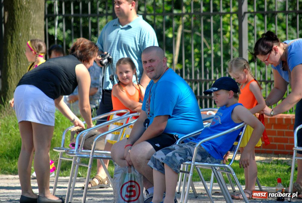 Zdjęcie w galerii na portalu naszraciborz.pl: Zamek kolorowy folklorem wiadomości z regionu