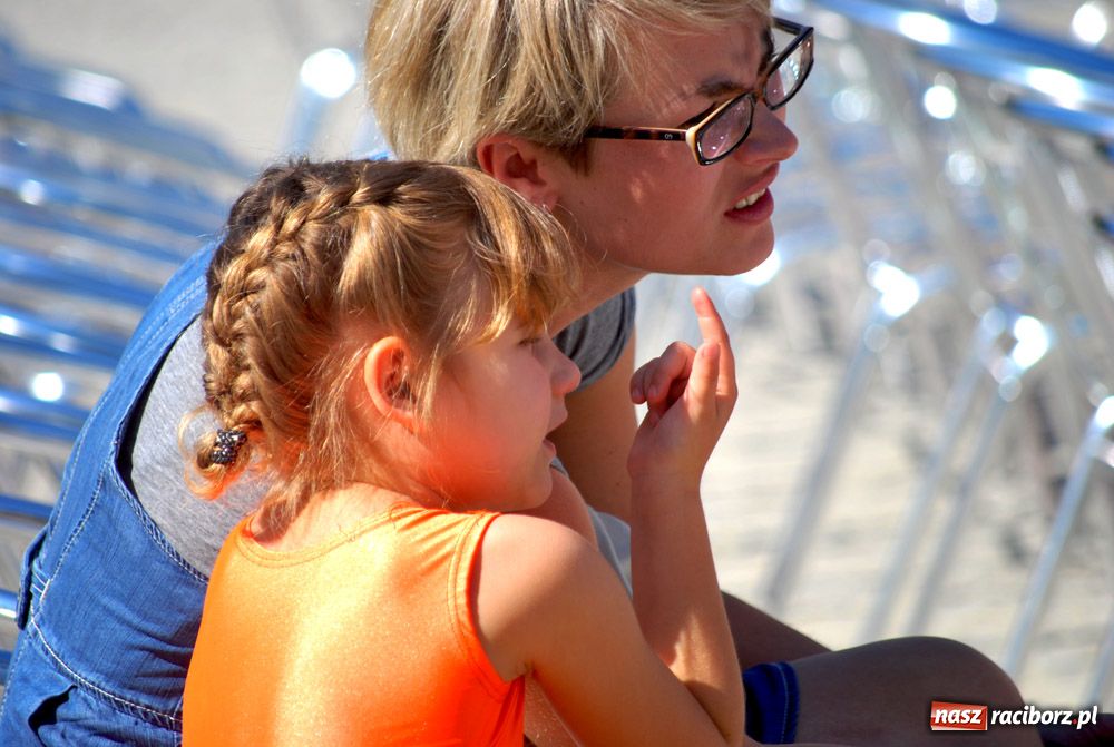 Zdjęcie w galerii na portalu naszraciborz.pl: Zamek kolorowy folklorem wiadomości z regionu