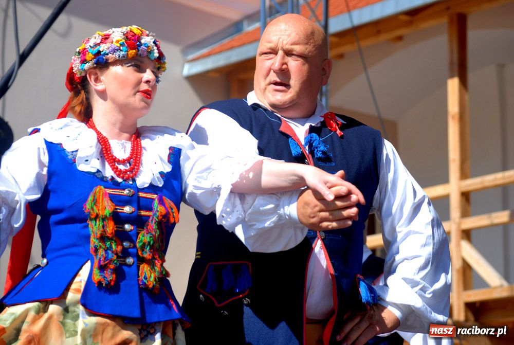 Zdjęcie w galerii na portalu naszraciborz.pl: Zamek kolorowy folklorem wiadomości z regionu