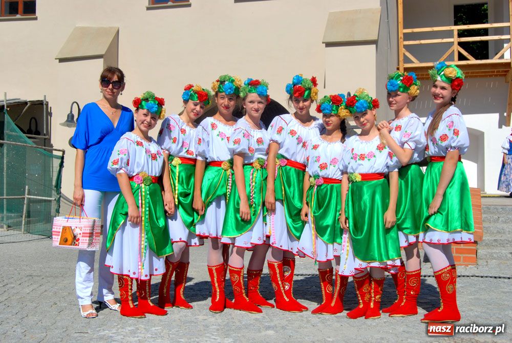 Zdjęcie w galerii na portalu naszraciborz.pl: Zamek kolorowy folklorem wiadomości z regionu