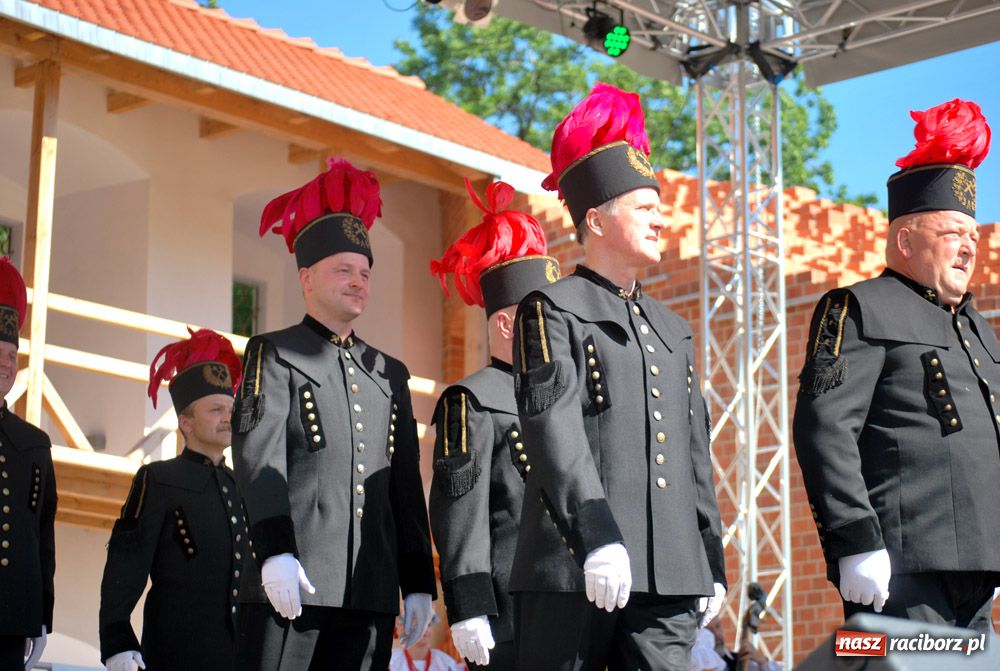 Zdjęcie w galerii na portalu naszraciborz.pl: Zamek kolorowy folklorem wiadomości z regionu