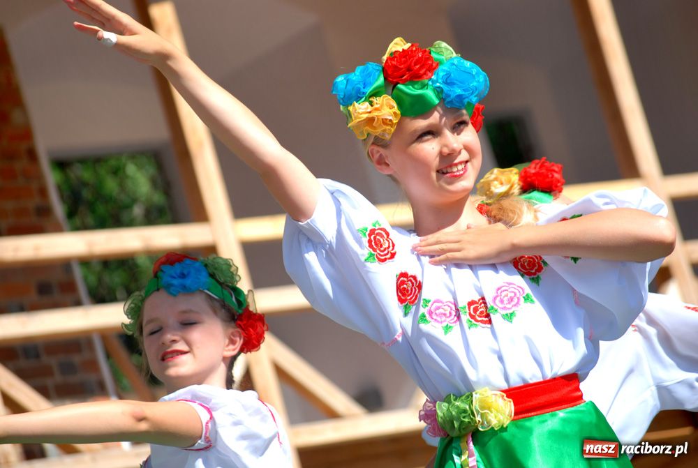 Zdjęcie w galerii na portalu naszraciborz.pl: Zamek kolorowy folklorem wiadomości z regionu