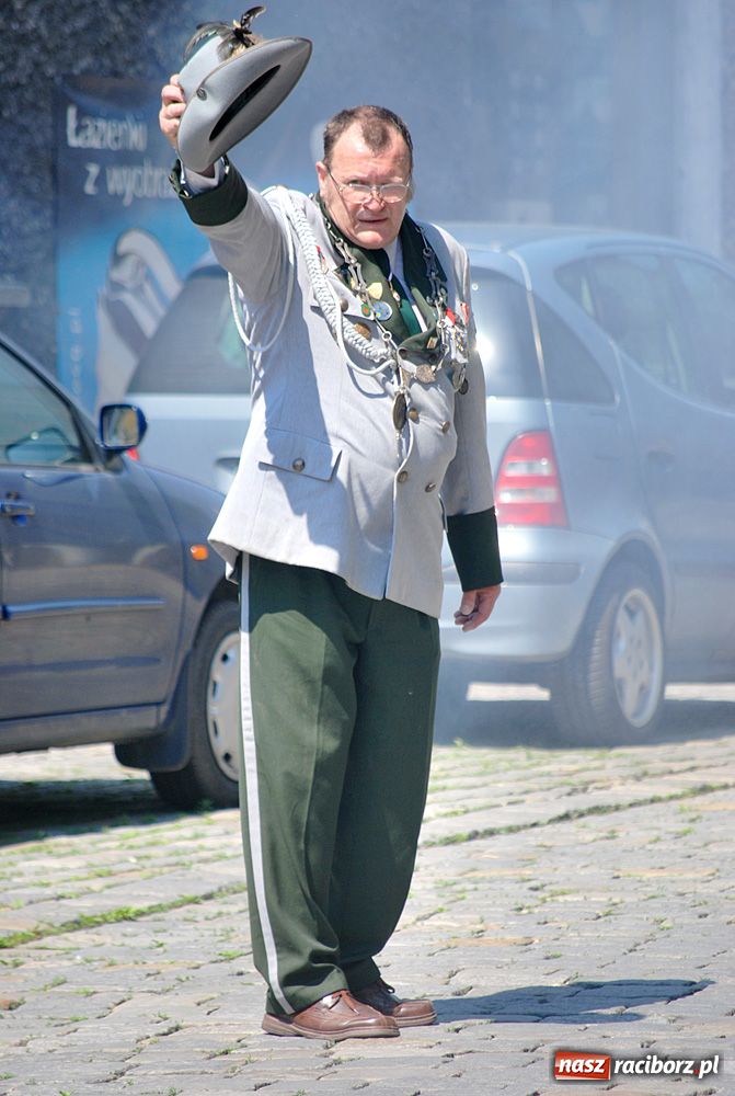 Zdjęcie w galerii na portalu naszraciborz.pl: Król kurkowy zasiadł dziś na tronie wiadomości z regionu