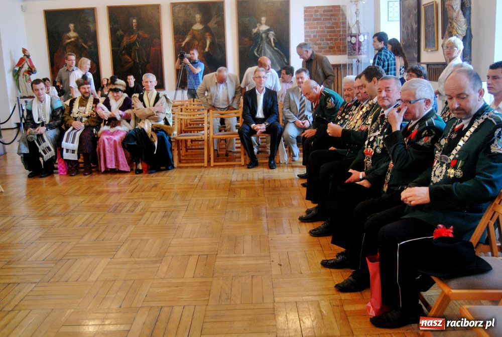 Zdjęcie w galerii na portalu naszraciborz.pl: Król kurkowy zasiadł dziś na tronie wiadomości z regionu