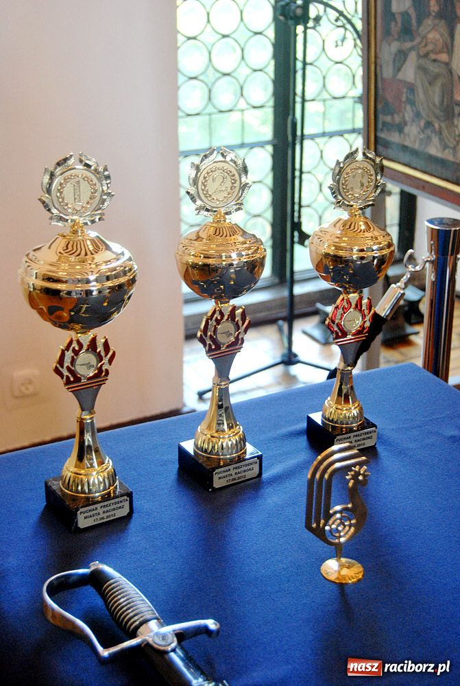 Zdjęcie w galerii na portalu naszraciborz.pl: Król kurkowy zasiadł dziś na tronie wiadomości z regionu