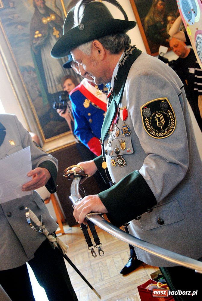 Zdjęcie w galerii na portalu naszraciborz.pl: Król kurkowy zasiadł dziś na tronie wiadomości z regionu