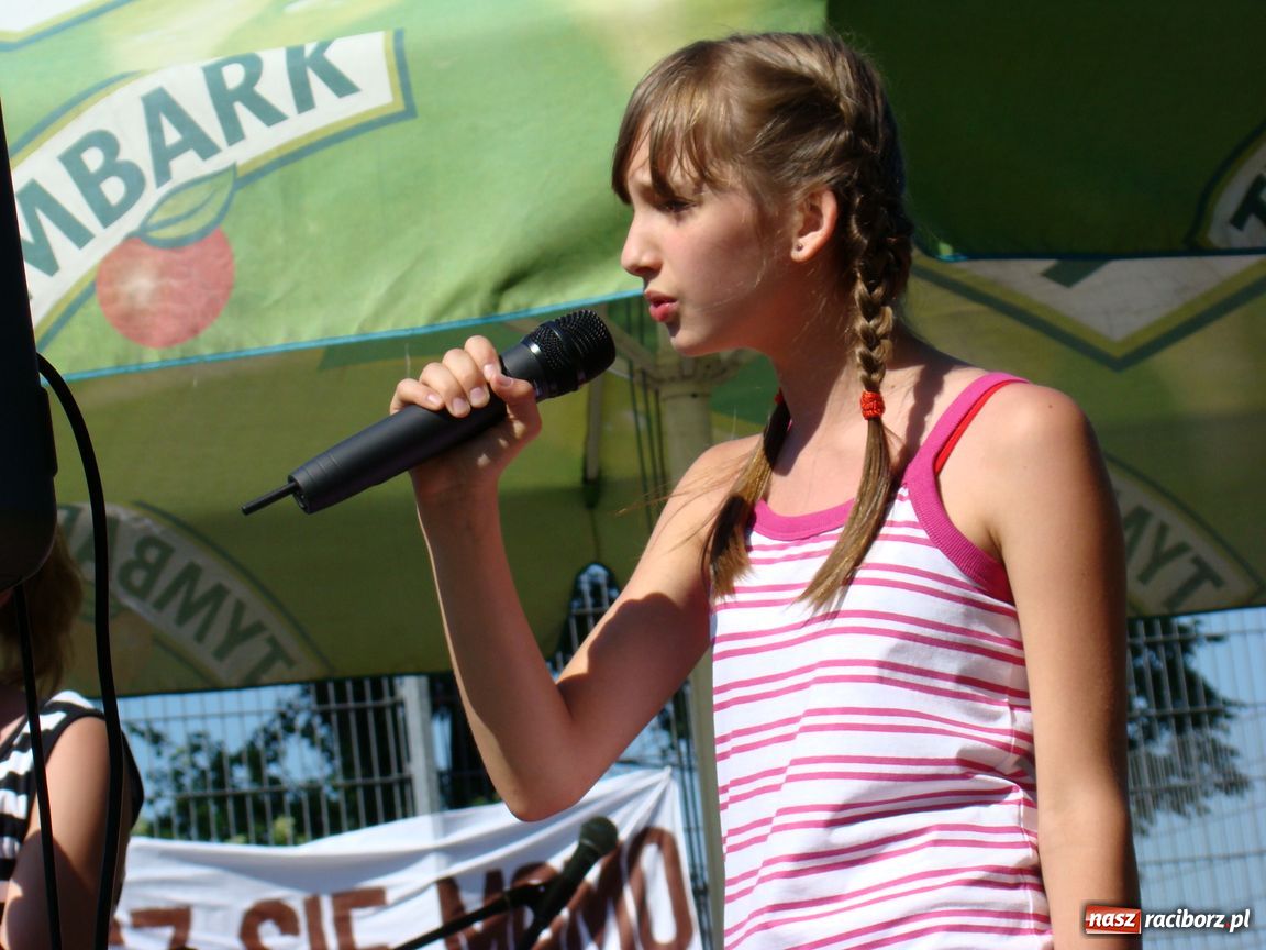 Zdjęcie w galerii na portalu naszraciborz.pl:  Szkoła im. J. Wawrzynka świętuje wiadomości z regionu