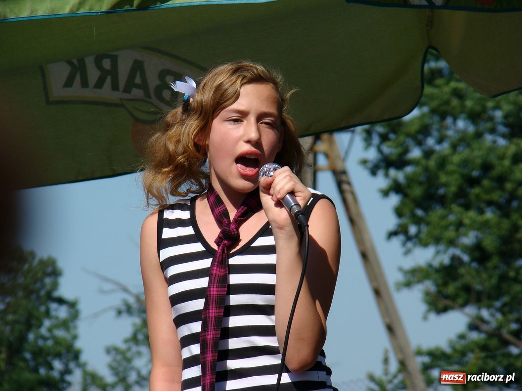 Zdjęcie w galerii na portalu naszraciborz.pl:  Szkoła im. J. Wawrzynka świętuje wiadomości z regionu