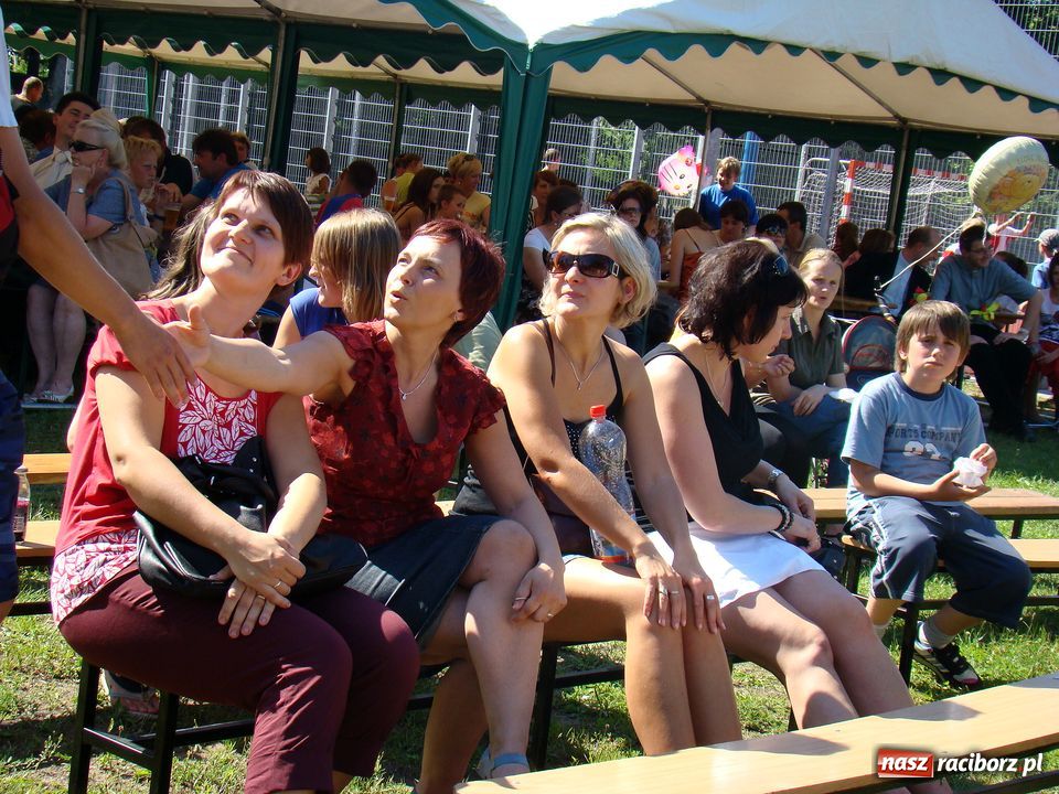 Zdjęcie w galerii na portalu naszraciborz.pl:  Szkoła im. J. Wawrzynka świętuje wiadomości z regionu