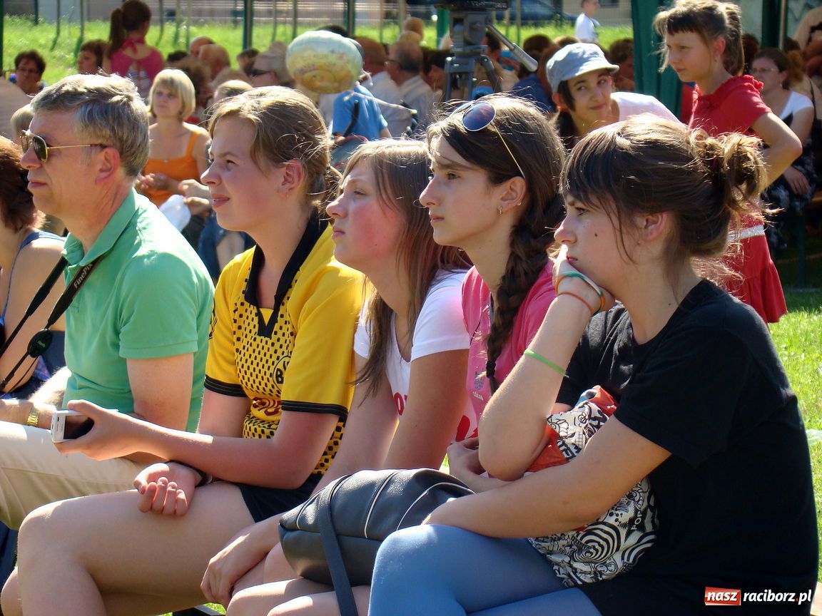 Zdjęcie w galerii na portalu naszraciborz.pl:  Szkoła im. J. Wawrzynka świętuje wiadomości z regionu