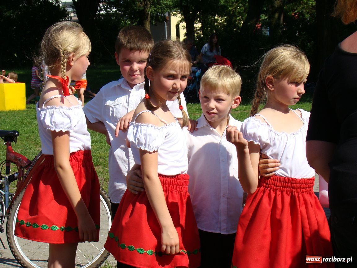 Zdjęcie w galerii na portalu naszraciborz.pl:  Szkoła im. J. Wawrzynka świętuje wiadomości z regionu