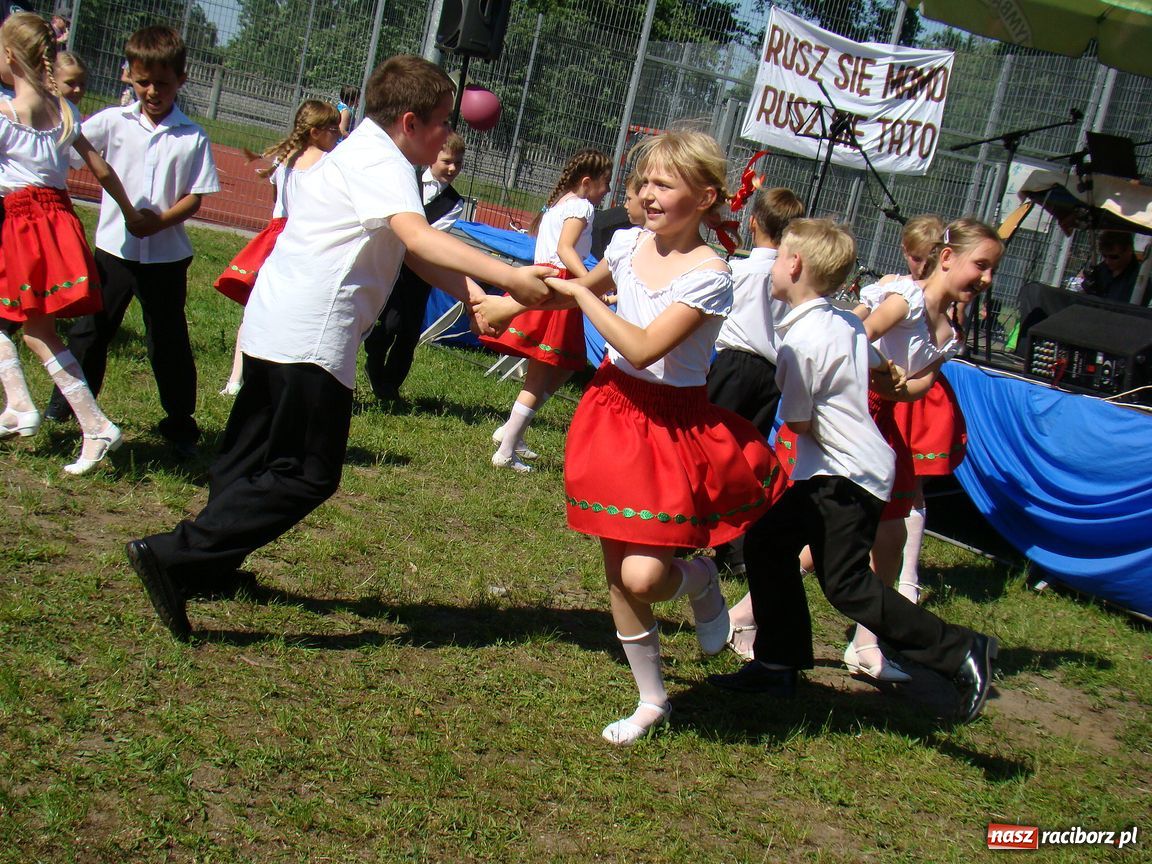 Zdjęcie w galerii na portalu naszraciborz.pl:  Szkoła im. J. Wawrzynka świętuje wiadomości z regionu