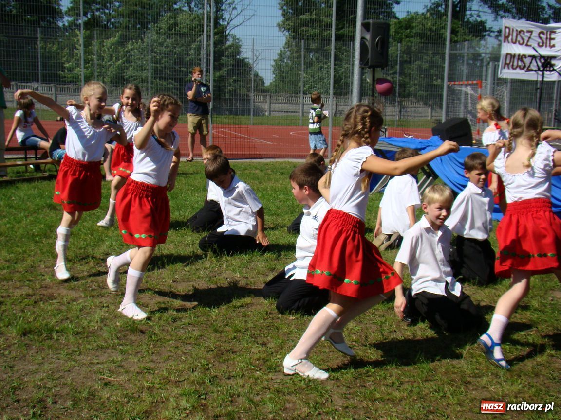 Zdjęcie w galerii na portalu naszraciborz.pl:  Szkoła im. J. Wawrzynka świętuje wiadomości z regionu