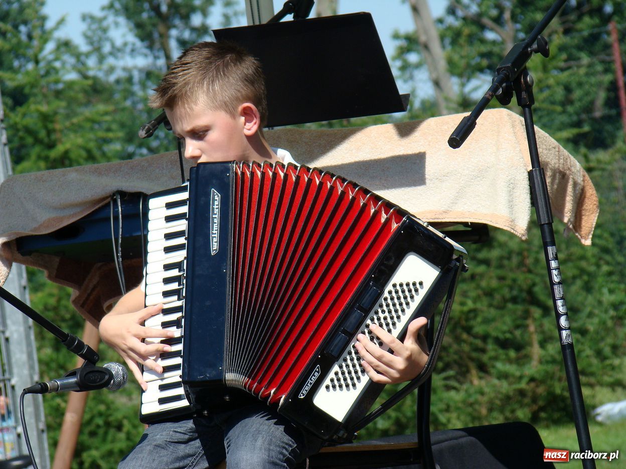 Zdjęcie w galerii na portalu naszraciborz.pl:  Szkoła im. J. Wawrzynka świętuje wiadomości z regionu