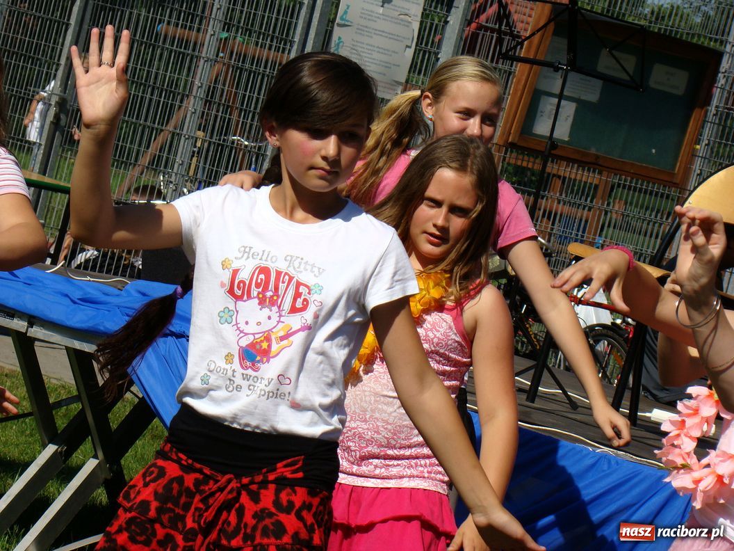 Zdjęcie w galerii na portalu naszraciborz.pl:  Szkoła im. J. Wawrzynka świętuje wiadomości z regionu