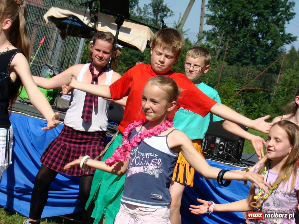 Zdjęcie w galerii na portalu naszraciborz.pl:  Szkoła im. J. Wawrzynka świętuje wiadomości z regionu