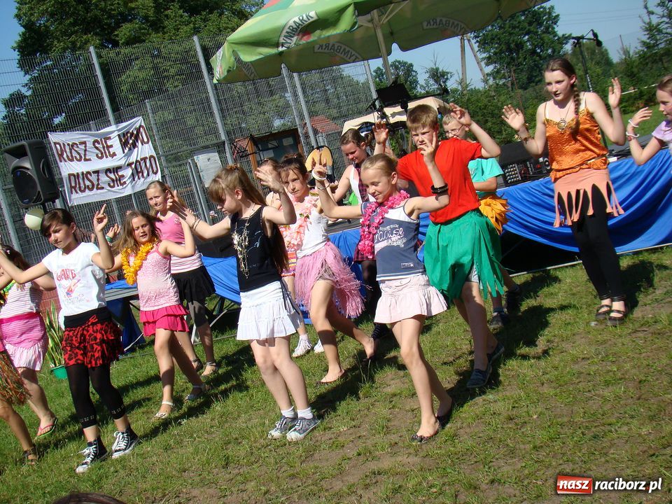 Zdjęcie w galerii na portalu naszraciborz.pl:  Szkoła im. J. Wawrzynka świętuje wiadomości z regionu