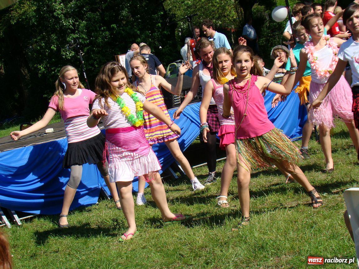 Zdjęcie w galerii na portalu naszraciborz.pl:  Szkoła im. J. Wawrzynka świętuje wiadomości z regionu